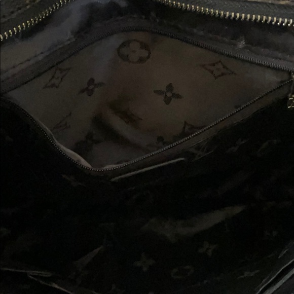 Louis Vuitton messenger Bag - Picture 6 of 9
